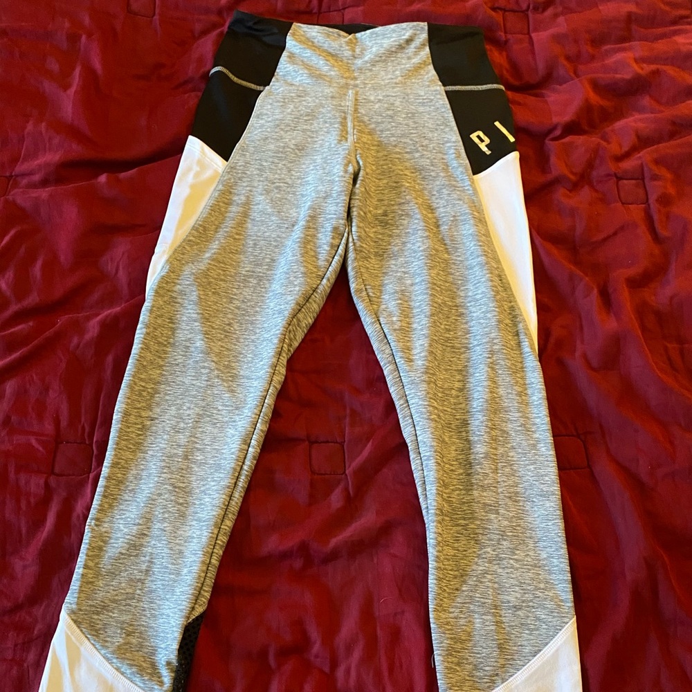 NWT Victoria’s Secret ultimate leggings S